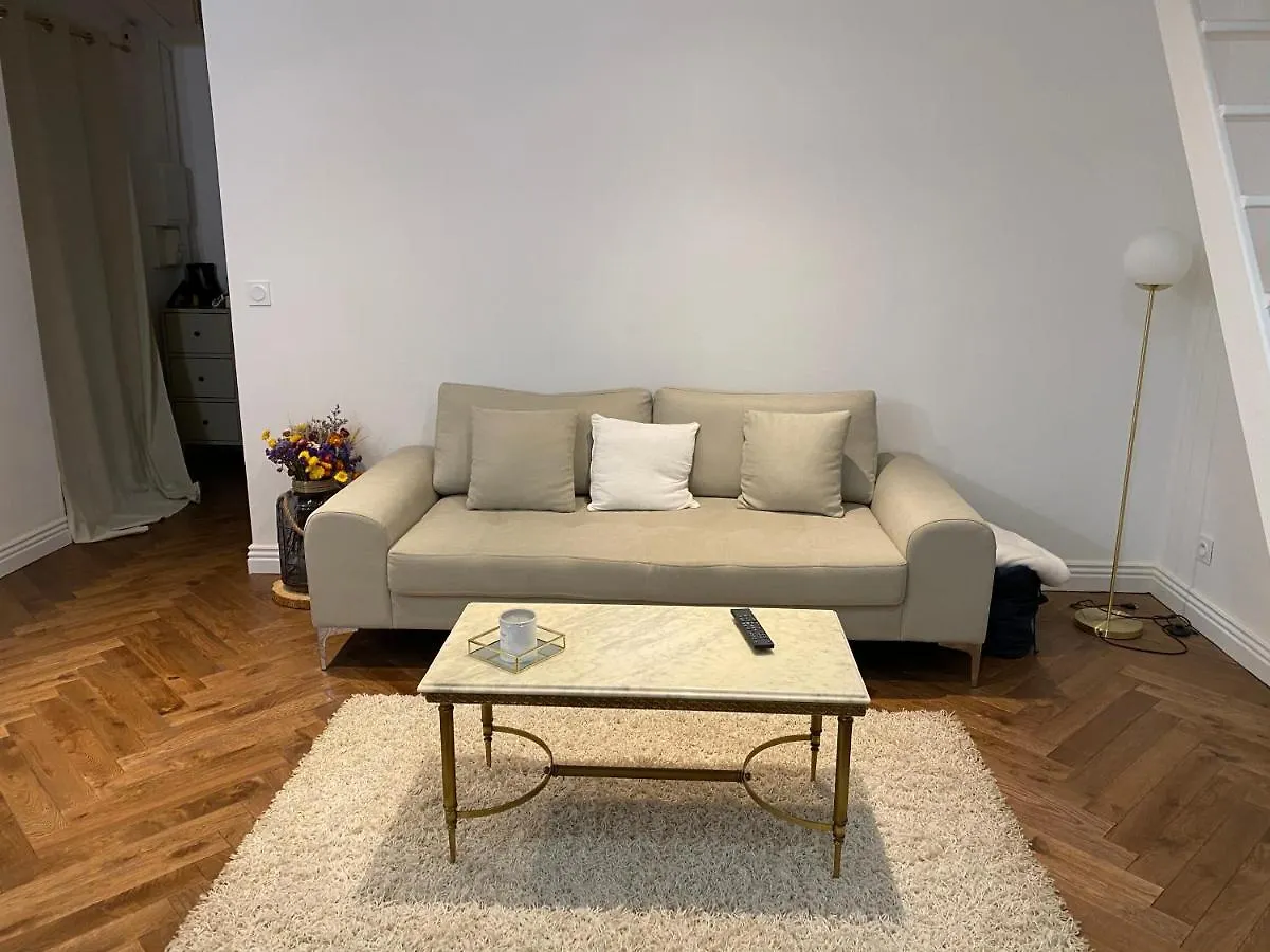 Studio Bella Apartment Saint-Andre-de-Corcy 0*,  France